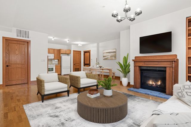 80 Western Avenue N 107, Saint Paul, MN 55102