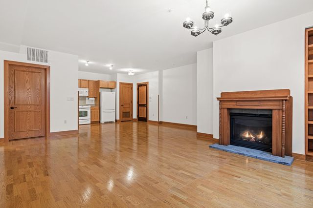 80 Western Avenue N 107, Saint Paul, MN 55102