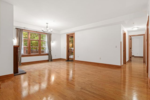 80 Western Avenue N 107, Saint Paul, MN 55102
