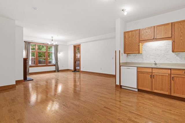 80 Western Avenue N 107, Saint Paul, MN 55102
