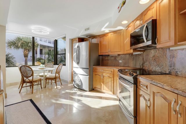 235 Bay Colony Drive N, Juno Beach, FL 33408