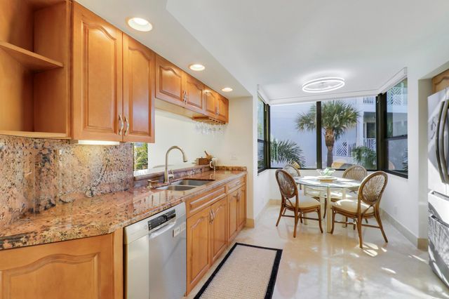 235 Bay Colony Drive N, Juno Beach, FL 33408