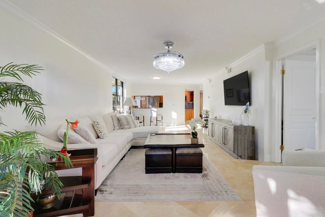 235 Bay Colony Drive N, Juno Beach, FL 33408