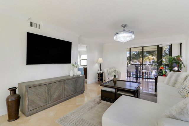 235 Bay Colony Drive N, Juno Beach, FL 33408