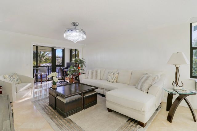 235 Bay Colony Drive N, Juno Beach, FL 33408