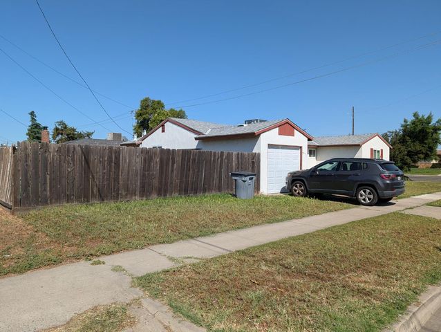 4591 N Angus Street, Fresno, CA 93726