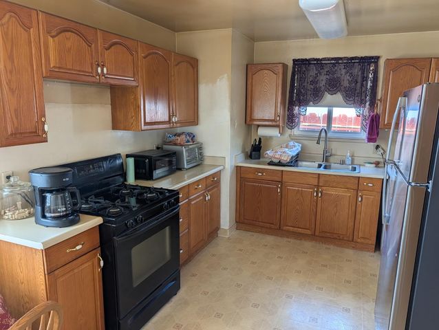 4591 N Angus Street, Fresno, CA 93726