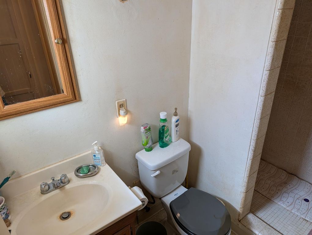 Image 10 of property listing at 4591 N Angus Street, Fresno, CA 93726