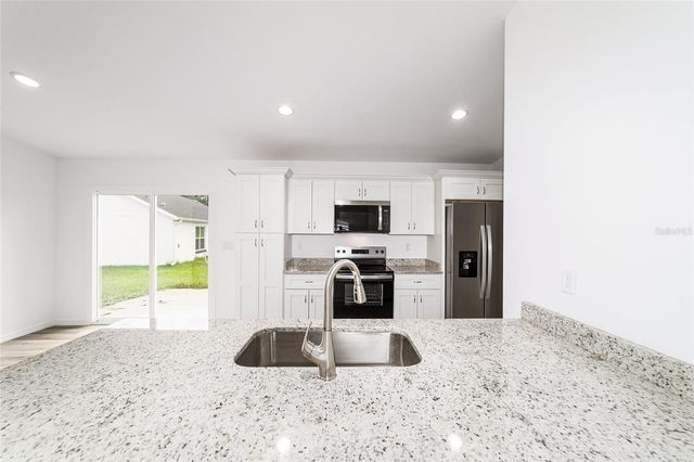 34 MAPLE LANE, Ocklawaha, FL 32179