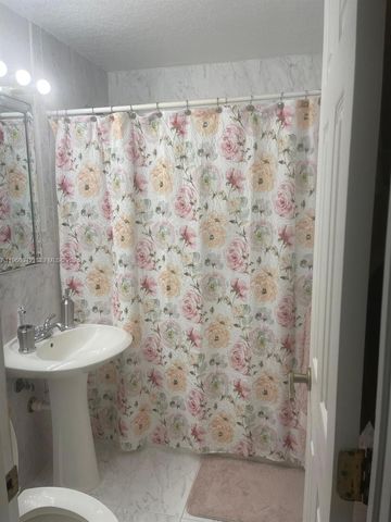 4791 W 3rd Ave, Hialeah, FL 33012