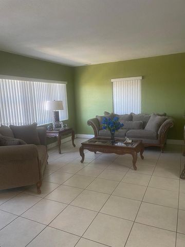 4791 W 3rd Ave, Hialeah, FL 33012