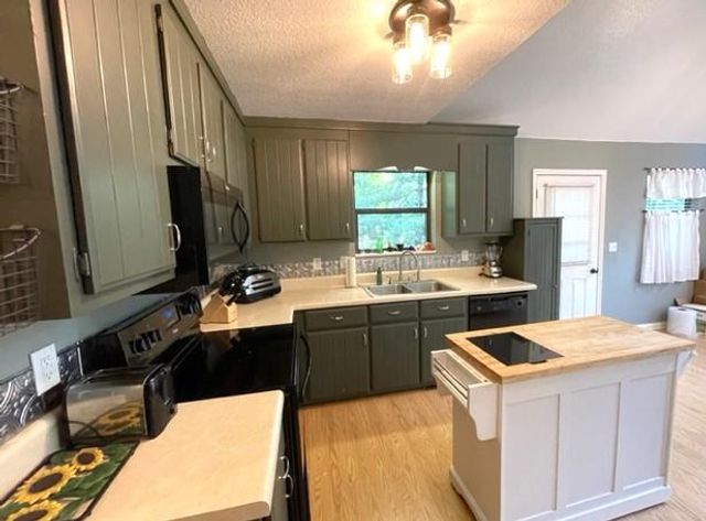 420 W Ridge Drive, Murphy, NC 28906