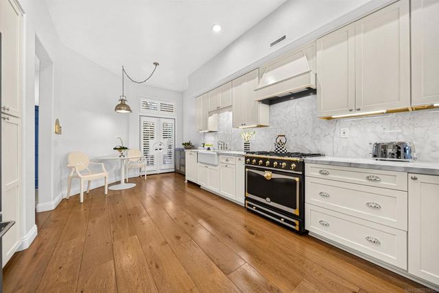 9753 Keeneland Row, La Jolla, CA 92037