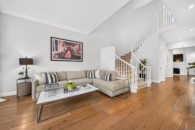 9753 Keeneland Row, La Jolla, CA 92037