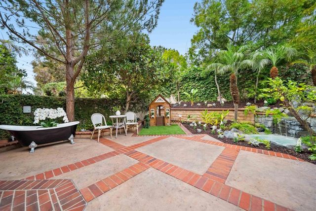 9753 Keeneland Row, La Jolla, CA 92037