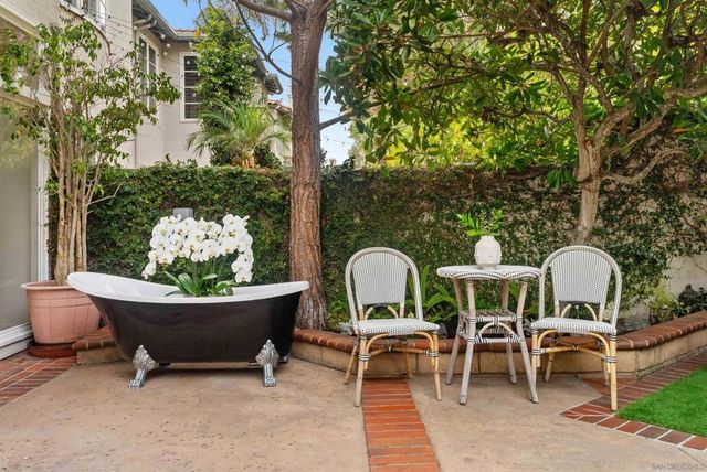 9753 Keeneland Row, La Jolla, CA 92037