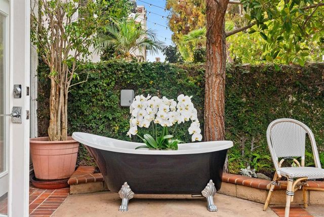 9753 Keeneland Row, La Jolla, CA 92037