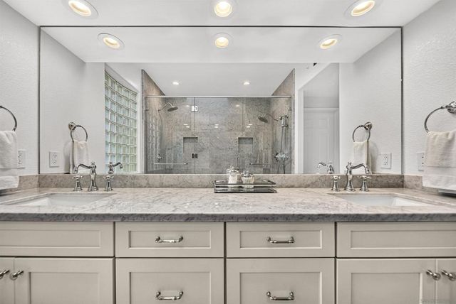 9753 Keeneland Row, La Jolla, CA 92037