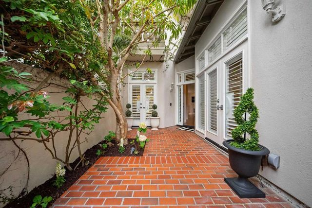 9753 Keeneland Row, La Jolla, CA 92037