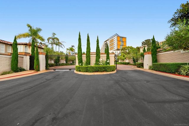 9753 Keeneland Row, La Jolla, CA 92037