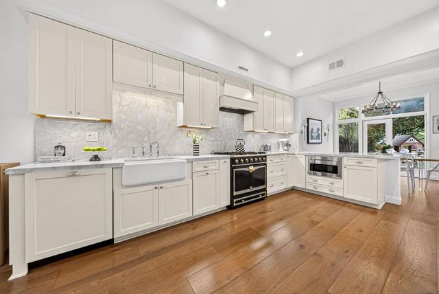 9753 Keeneland Row, La Jolla, CA 92037