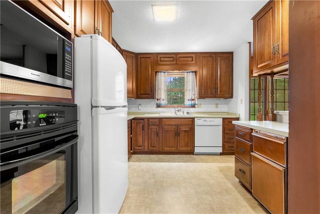 17205 E 28th Terrace S, Independence, MO 64057