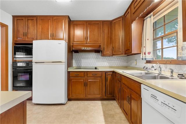 17205 E 28th Terrace S, Independence, MO 64057