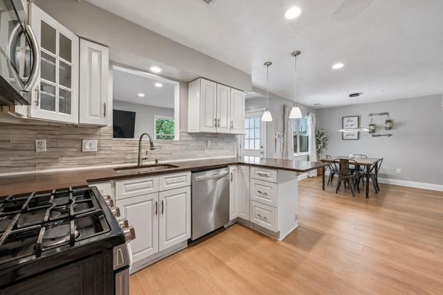223 BURNAM WOOD DR, Mount Laurel, NJ 08054