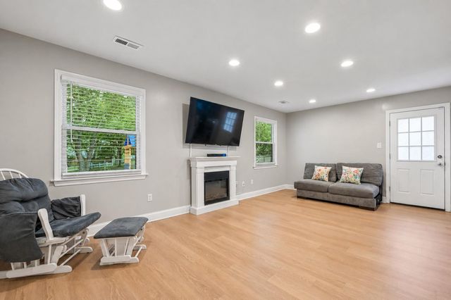 223 BURNAM WOOD DR, Mount Laurel, NJ 08054