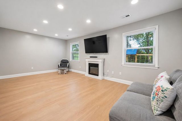 223 BURNAM WOOD DR, Mount Laurel, NJ 08054