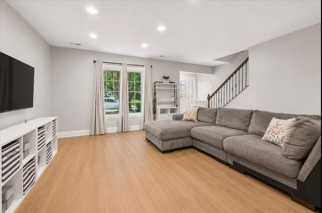 223 BURNAM WOOD DR, Mount Laurel, NJ 08054