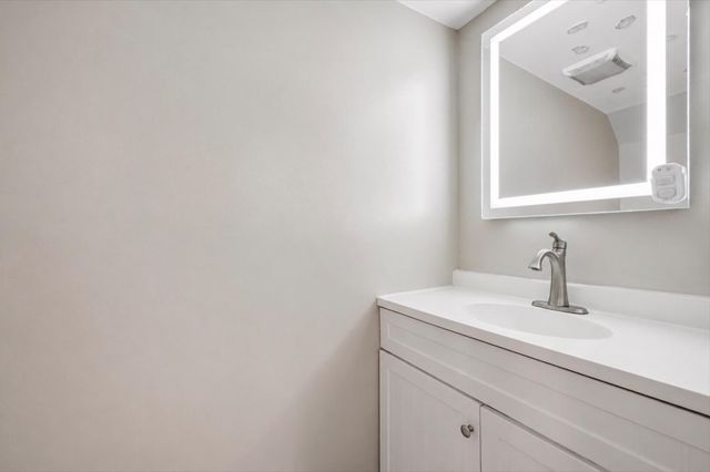 223 BURNAM WOOD DR, Mount Laurel, NJ 08054