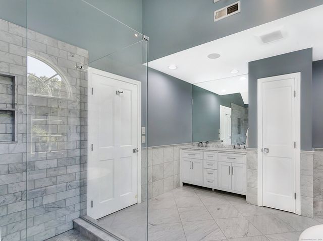 67 Limerick Road, Trumbull, CT 06611