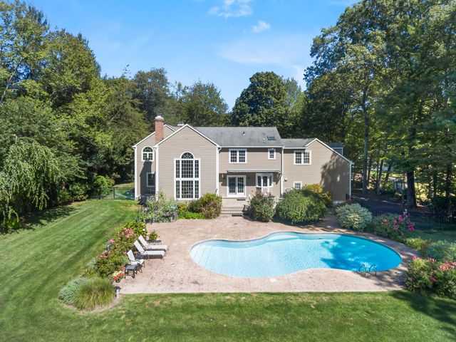 67 Limerick Road, Trumbull, CT 06611