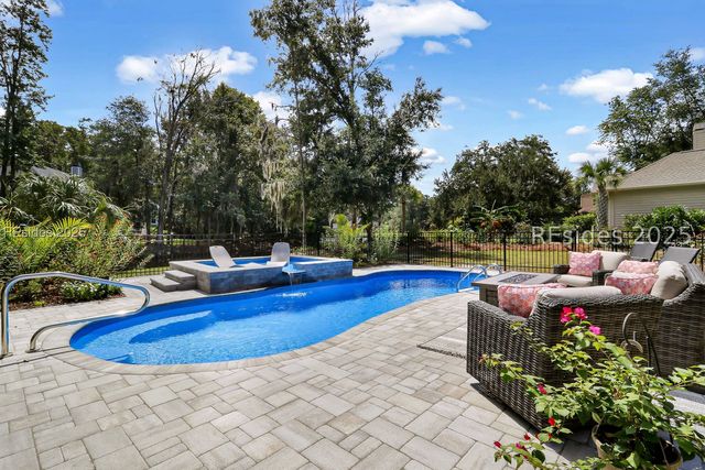 3 Claire Dr, Hilton Head Island, SC 29928