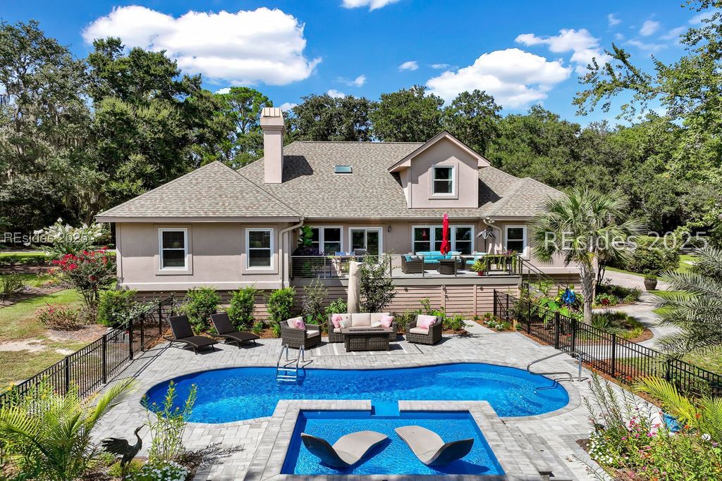 3 Claire Dr, Hilton Head Island, SC 29928