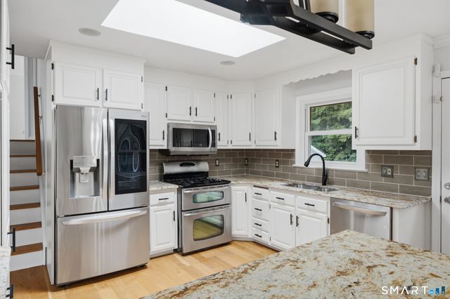 85 Geraldine Drive, Naugatuck, CT 06770
