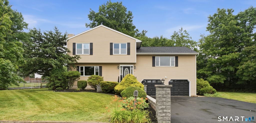 85 Geraldine Drive, Naugatuck, CT 06770
