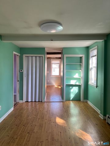 14-16 Crown Street, Plainville, CT 06062