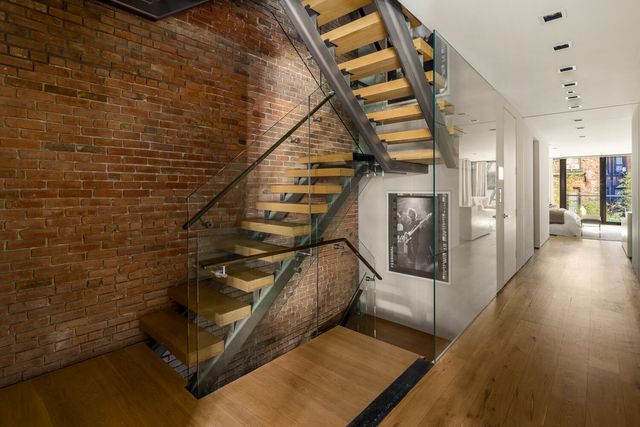 80 W WASHINGTON Place, New York City, NY 10011