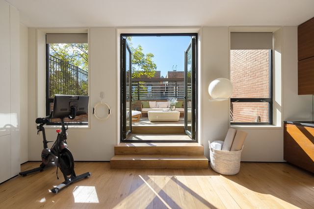 80 W WASHINGTON Place, New York City, NY 10011