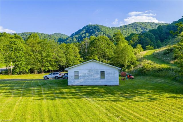 4690 Three Top Road, Creston, NC 28615