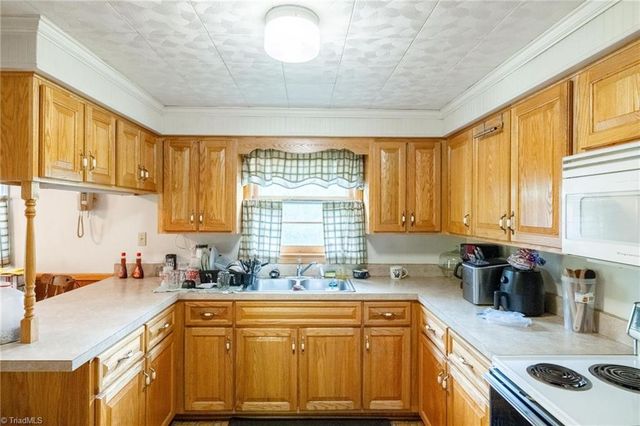 4690 Three Top Road, Creston, NC 28615