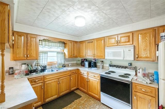 4690 Three Top Road, Creston, NC 28615