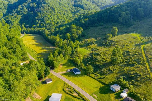 4690 Three Top Road, Creston, NC 28615