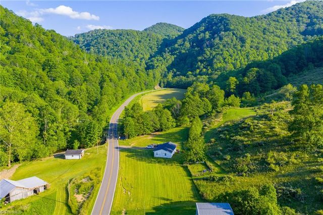 4690 Three Top Road, Creston, NC 28615