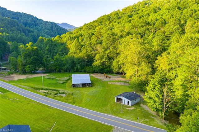 4690 Three Top Road, Creston, NC 28615