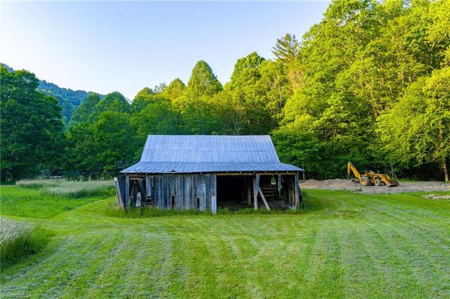 4690 Three Top Road, Creston, NC 28615