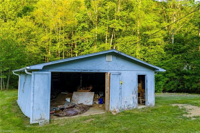 4690 Three Top Road, Creston, NC 28615