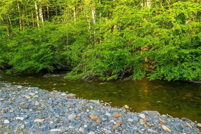 4690 Three Top Road, Creston, NC 28615